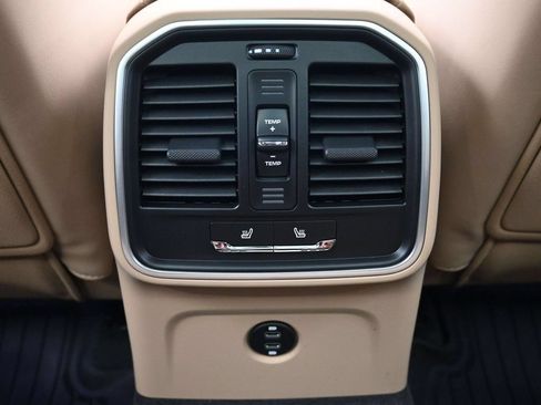 Certified 2026 Porsche Macan AWD/4WD image 8