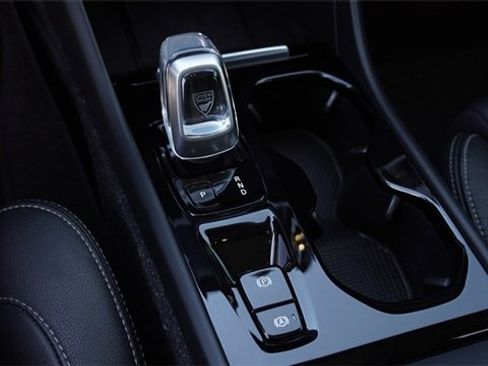 Used 2021 Volvo XC40 T5 Inscription w/ Advanced Package image 26