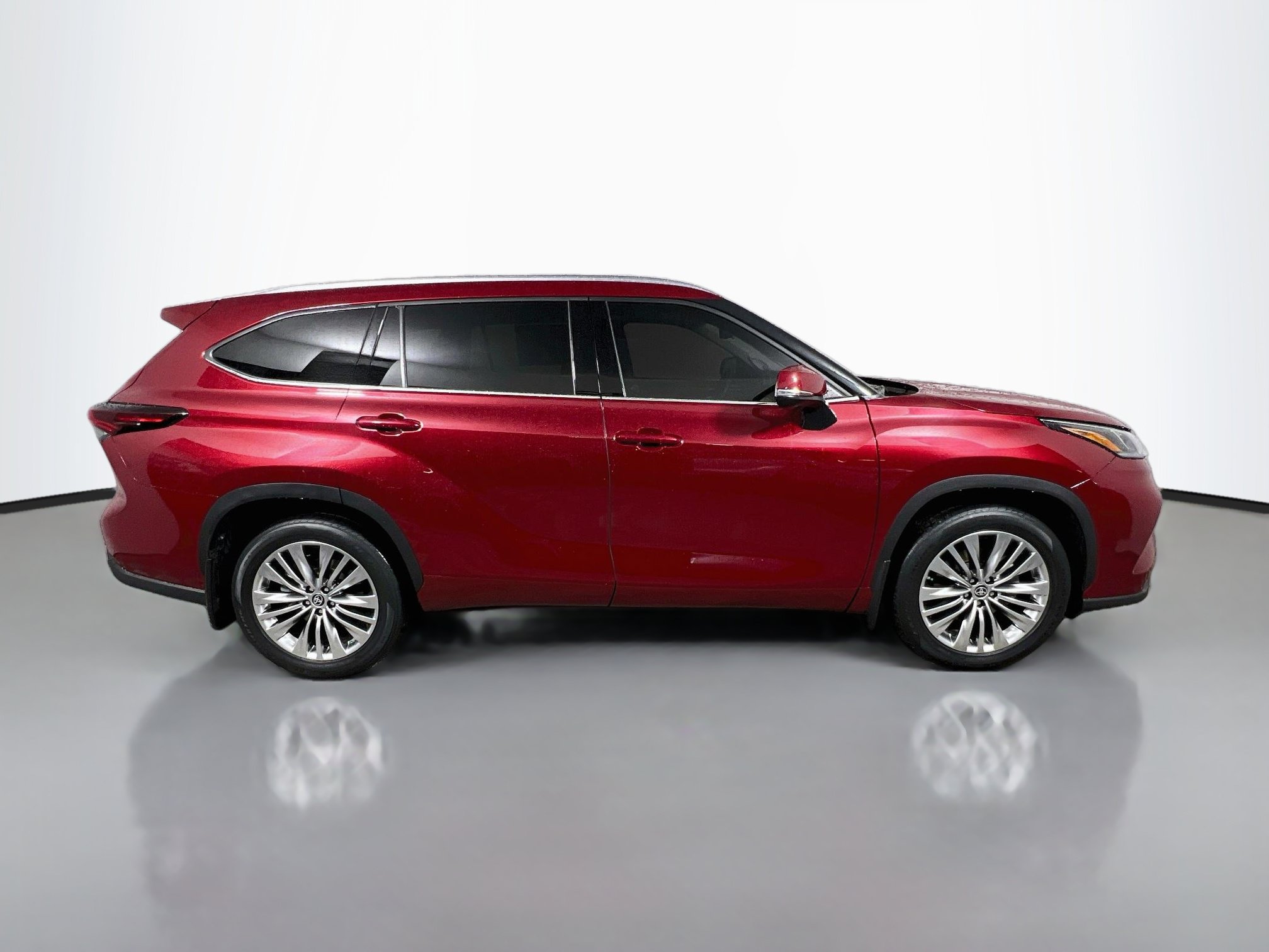 Used 2024 Toyota Highlander Platinum AWD/4WD image 3