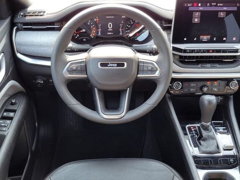 Used 2023 Jeep Compass Latitude AWD/4WD image 5