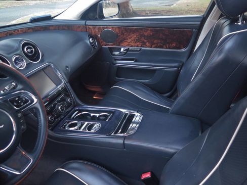 Used 2011 Jaguar XJ L image 12