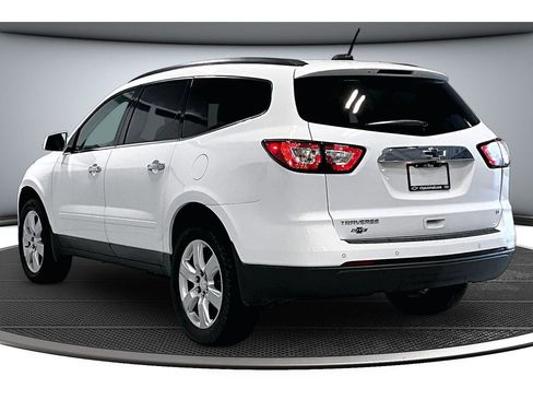 Used 2017 Chevrolet Traverse LT w/ Style and Technology Package FWD image 14