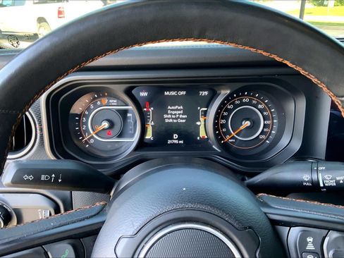 Used 2024 Jeep Gladiator Mojave w/ Technology Group AWD/4WD image 24