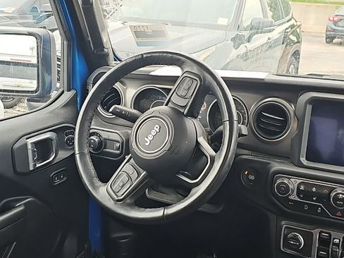 Used 2023 Jeep Gladiator Sport AWD/4WD image 10
