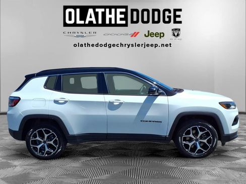 Used 2025 Jeep Compass Limited AWD/4WD image 29