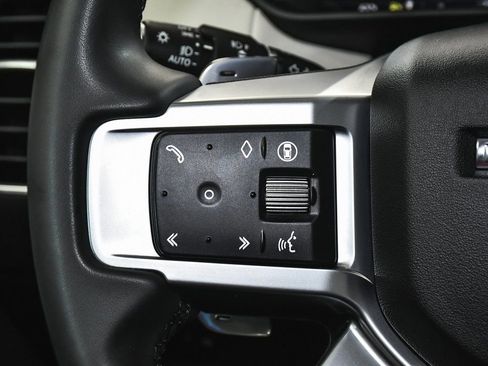 Used 2025 Land Rover Discovery S image 36