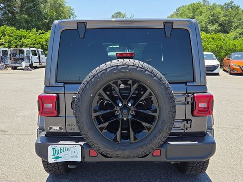Used 2025 Jeep Wrangler Unlimited Sahara AWD/4WD image 9