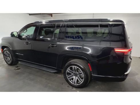 Used 2024 Jeep Wagoneer L Series II image 6