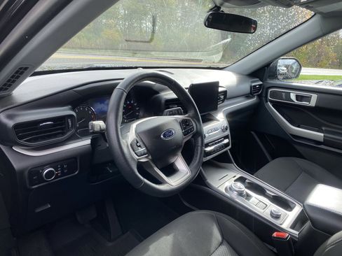 Used 2023 Ford Explorer XLT w/ Class IV Trailer Tow Package image 9