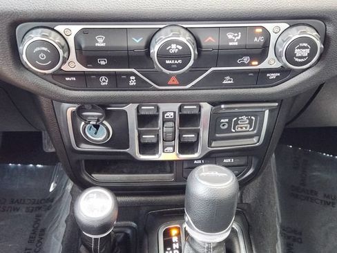 Used 2025 Jeep Gladiator Sport AWD/4WD image 21