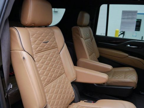 Used 2023 Cadillac Escalade ESV Premium Luxury image 28