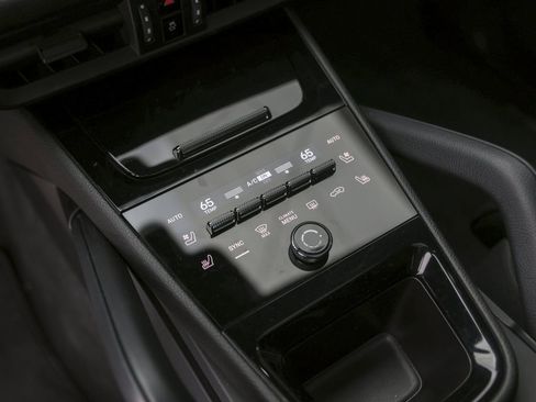 Certified 2025 Porsche Cayenne image 26