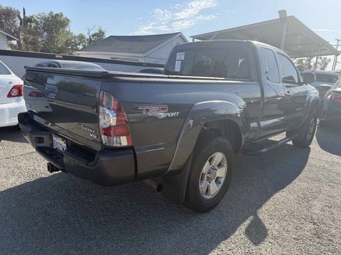 Used 2011 Toyota Tacoma PreRunner w/ TRD Sport Pkg RWD image 3