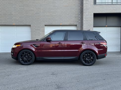 Used 2016 Land Rover Range Rover Sport SE image 2