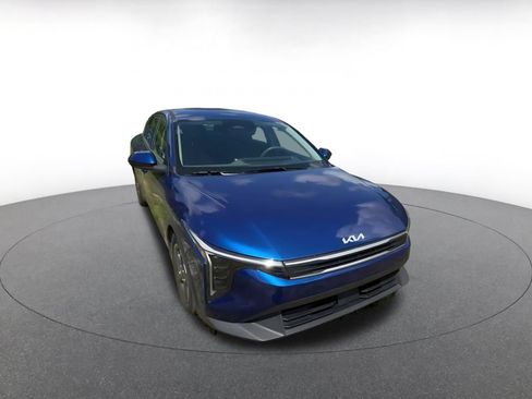 Used 2025 Kia K4 FWD image 3