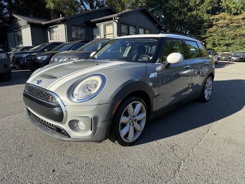 Used 2017 MINI Cooper Clubman S image 2