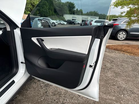 Used 2020 Tesla Model Y Long Range AWD/4WD image 24