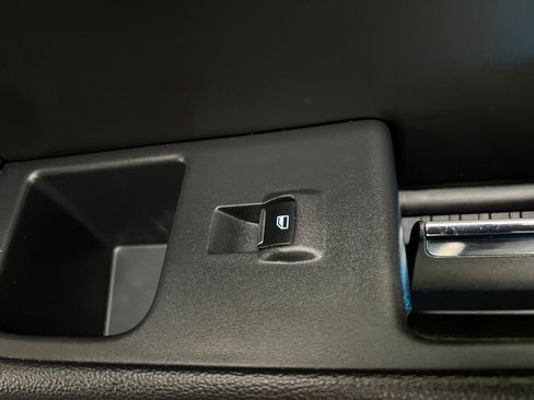 Used 2024 Ford Expedition XLT image 22