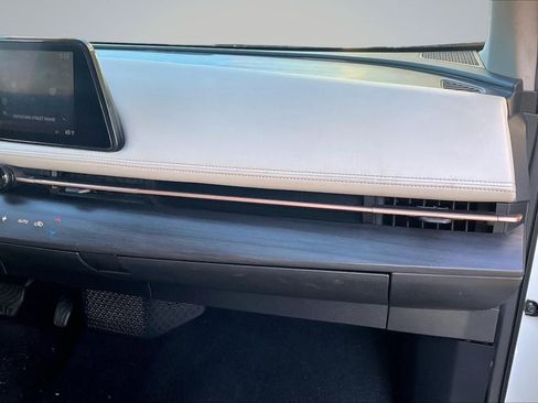 Used 2023 Nissan Ariya EVOLVE+ image 17