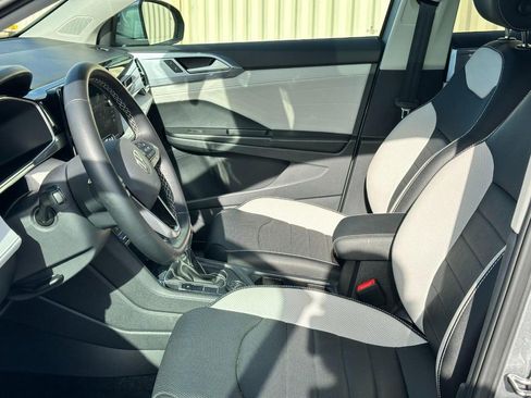 Used 2025 Volkswagen Taos SEL w/ Black Wheel Plus Package image 18