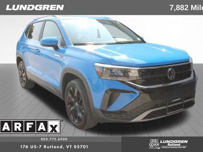 Used 2023 Volkswagen Taos SE w/ Panoramic Sunroof Package