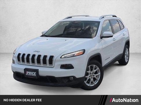 Used 2017 Jeep Cherokee Latitude FWD image 1
