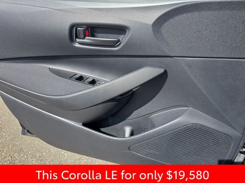 Used 2025 Toyota Corolla LE image 32