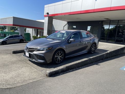 Certified 2023 Toyota Camry SE AWD/4WD image 4