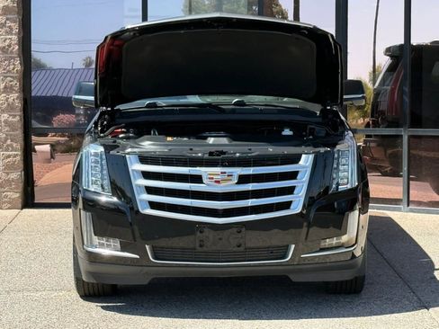 Used 2019 Cadillac Escalade ESV Luxury RWD image 22