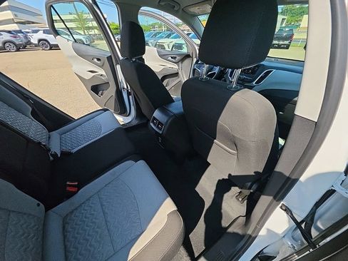 Used 2023 Chevrolet Equinox LS FWD image 24