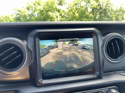 Used 2022 Jeep Wrangler Sport AWD/4WD image 17