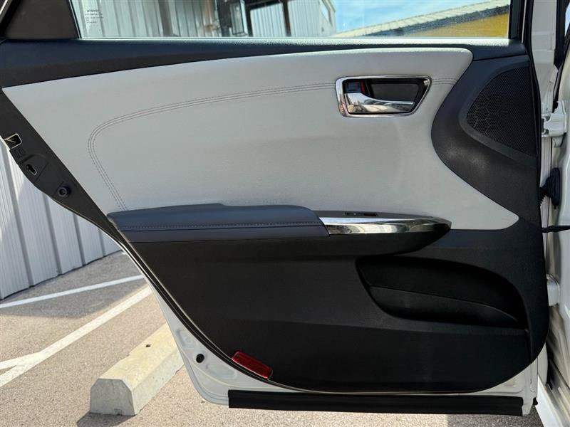 Used 2013 Toyota Avalon XLE Touring FWD image 16