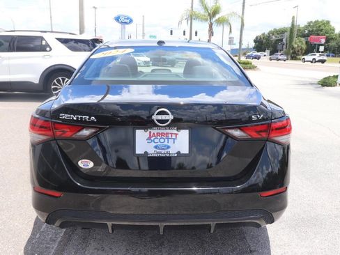 Used 2024 Nissan Sentra SV FWD image 10