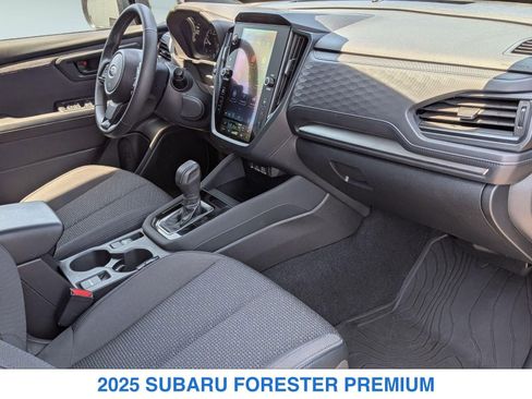 Used 2025 Subaru Forester Premium AWD/4WD image 27