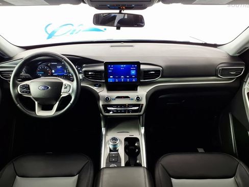 Used 2023 Ford Explorer XLT w/ Equipment Group 202A AWD/4WD image 14