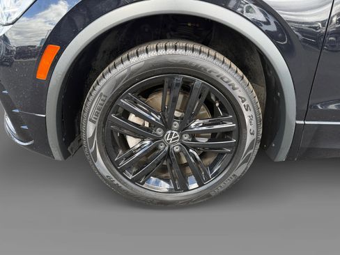 Certified 2022 Volkswagen Tiguan SE R-Line FWD image 9