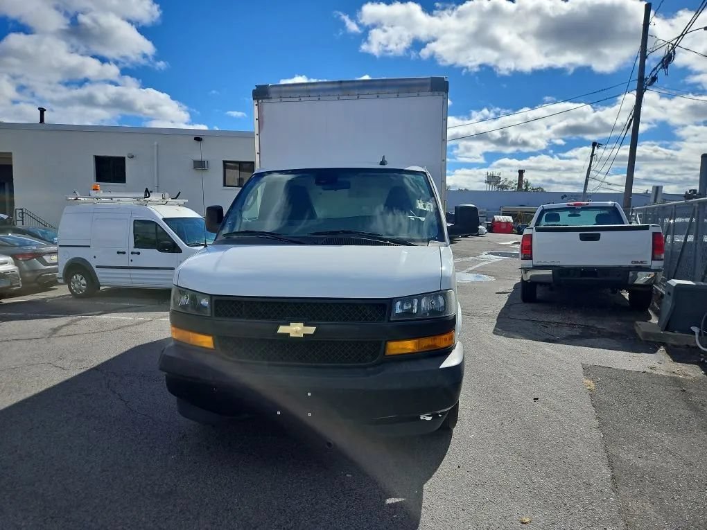 Used 2020 Chevrolet Express 3500 RWD image 2