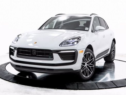 Certified 2025 Porsche Macan image 1