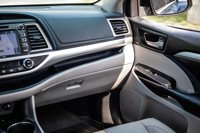 Used 2017 Toyota Highlander XLE AWD/4WD image 26