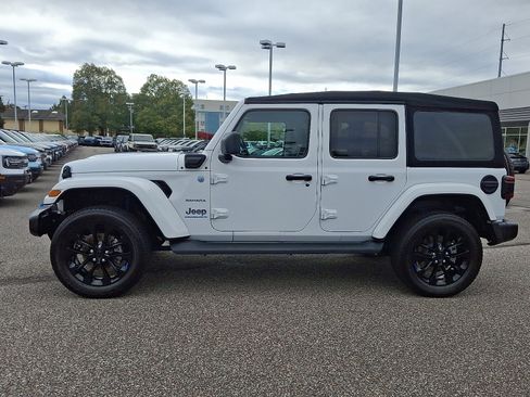 Used 2023 Jeep Wrangler Sahara w/ Cold Weather Group image 6