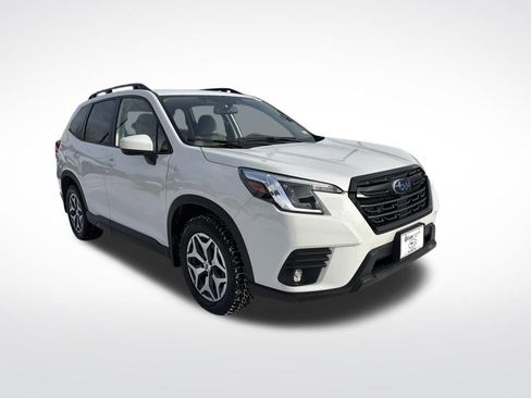 Used 2024 Subaru Forester Premium AWD/4WD image 3