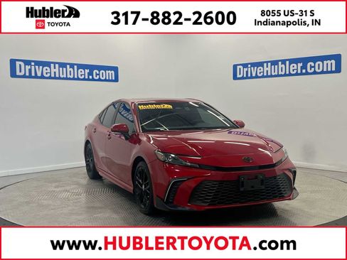 Used 2025 Toyota Camry SE w/ Convenience Package FWD image 1