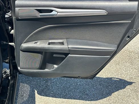 Used 2019 Ford Fusion SE FWD image 16