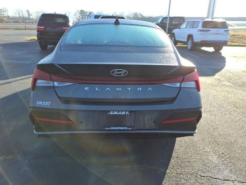 Used 2024 Hyundai Elantra Limited image 4