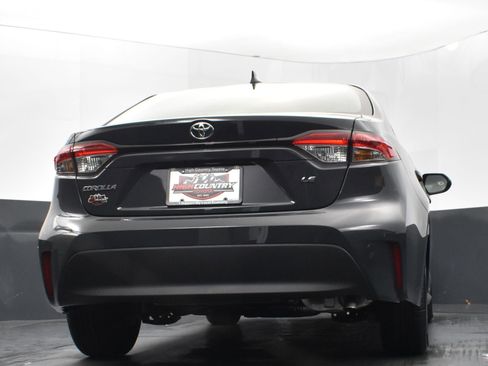 Used 2025 Toyota Corolla LE image 40