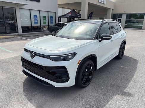 New 2026 Volkswagen Tiguan SE R-Line FWD image 3