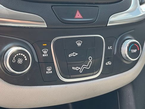 Used 2021 Chevrolet Equinox LT AWD/4WD image 23