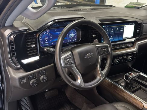 Used 2024 Chevrolet Silverado 1500 RST AWD/4WD image 18