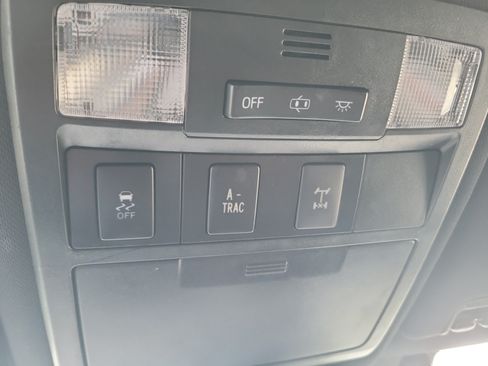 Used 2018 Toyota Tacoma TRD Off-Road w/ Technology Package AWD/4WD image 29