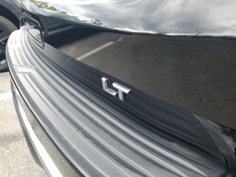 Used 2024 Chevrolet Suburban LT w/ LT Signature Package image 7